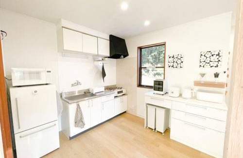 Hiekawa Apartment | 川の音を聴きながら非日常体験を-伊豆の川辺に佇む小さなアパート-一人旅歓迎