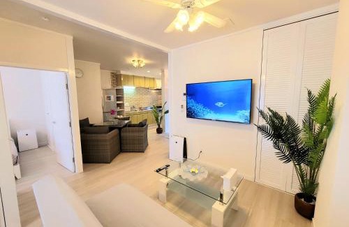 Kadena-cho Apartment | "徹底清潔のゆったり64平米2LDK, 人気のリゾートタウン北谷で暮らすように過ごす, 高速ICまで車で3分, 沖縄アリーナまで徒歩圏内" Villa Blu Okinawa Chatan 3-2 ヴィラブルー沖縄北谷3-2