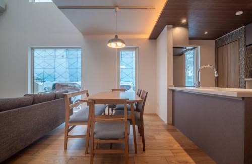 Toyohira Villa | 新屋 札幌市中心薄野車程5分鐘 挑高設計客廳 可停車1台 高速Wi Fi 地鐵徒步5分 一站到薄野