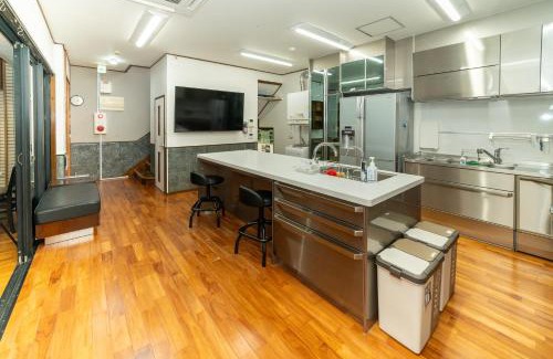 Awase Apartment | 最大20名宿泊可能 大型テレビでスポーツ観戦 グループ旅行に最適 KOEI HOUSE in AWASE