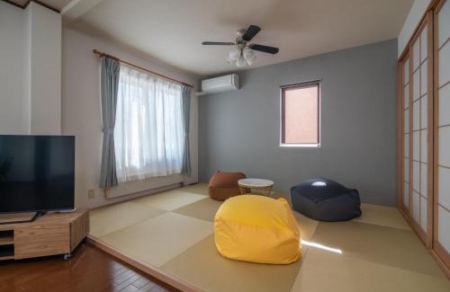 Toyohira Villa | 札幌中心車7分 近地鐵350m 一站到薄野 3房 2廁所 1浴室 1淋浴 可停2車