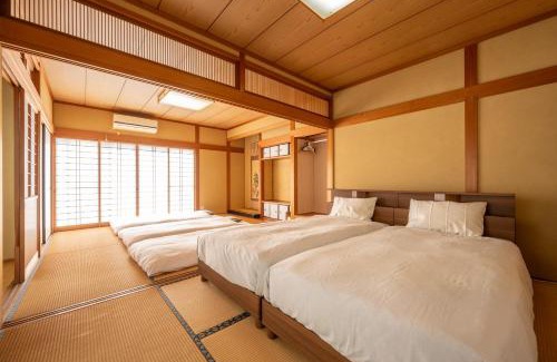 Asakura House | 桜たろう紅葉じろうの都-1周年!キッズエリア大好評!桜紅葉の街 九州観光拠点 アウトレットコストコでお買い物!