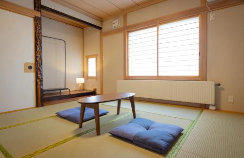 Naie House | 泊まれる音楽室 The Music Room-inn