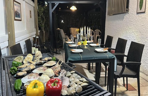 Tsubaki Onsen Villa | 海の眺め/プール付き/炭火BBQ(雨でも可能)/まるまる貸切別荘/最大13名/名勝千畳敷・三段壁近く