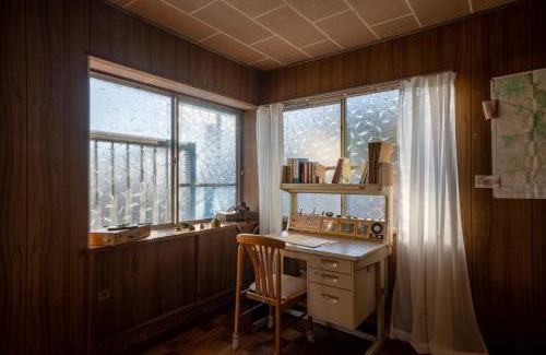 Kiho-cho Apartment | 神倉書斎 [Kamikura-Hideaway]