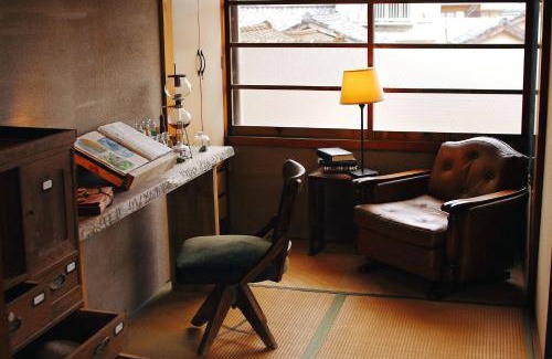Kiho-cho Apartment | 神倉書斎 [Kamikura-Hideaway]