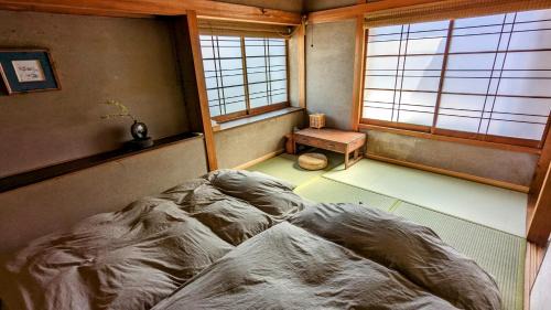 Kiho-cho Apartment | 神倉書斎 [Kamikura-Hideaway]