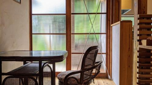 Kiho-cho Apartment | 神倉書斎 [Kamikura-Hideaway]