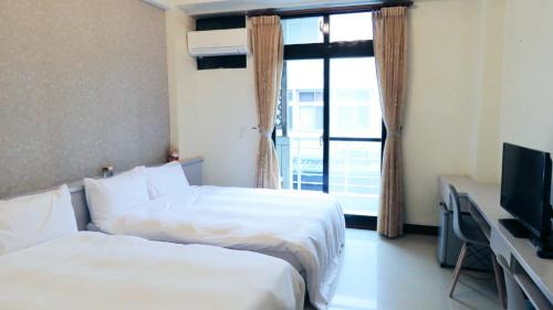 Hualien City Centre House | 花蓮站全民宿-無人民宿自助入住-包棟可烤肉可麻將
