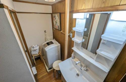 Fushimi Apartment | 【豊和マンション稲荷302号室】伏見稲荷駅徒歩3分!Free Wifi付のお宿!