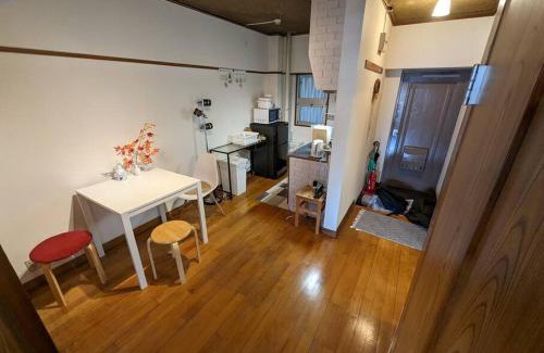 Fushimi Apartment | 【豊和マンション稲荷302号室】伏見稲荷駅徒歩3分!Free Wifi付のお宿!