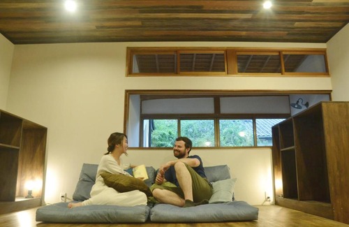 Hikimikyo Onsen House | 野窓 Nomadノマド Tsuwano GuestHouse & Cafe Lounge