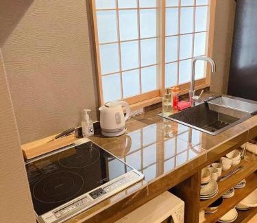 Shinsekai Apartment | 静響の宿 Silent Echo Inn