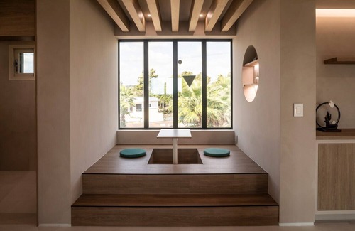 Andeok House | 앤스테이는 아시안 레스토랑 스누즈와 인접하여 食(식: 먹을 것)과 飮(음: 마실 것)을 오롯이 함께 즐길 수 있도록 구성한 宿泊 공간입니다.