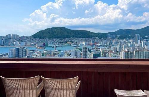 Yeongdo House | 영도 여는