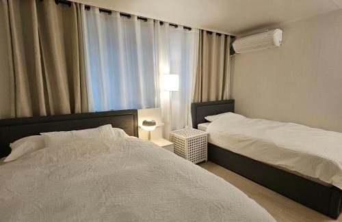 Yongduil-tong House | 유미 하우스