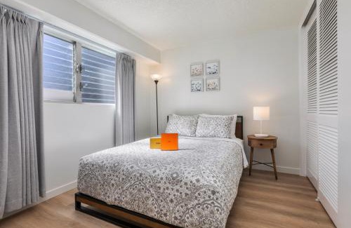 McCully - Moiliili Apartment | 01 FREE Parking 10 min beach 2br-Waikiki Ala Moana