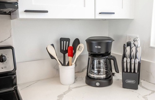 McCully - Moiliili Apartment | 01 FREE Parking/10 min beach/2br-Waikiki/Ala Moana