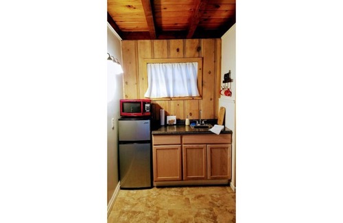 Tahoe Island Apartment | 03-The Tahoe Retro double bed Studio #3