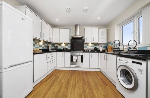 Stanwell Apartment | 06 - London Heathrow Living Serviced Apartments by Ferndale - Apt 06