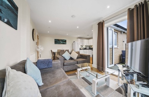 Stanwell Apartment | 06 - London Heathrow Living Serviced Apartments by Ferndale - Apt 06