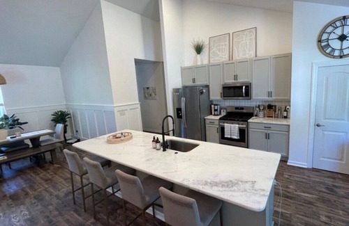 Myrtle Grove House | 1/2 Acre Fenced In Private Oasis