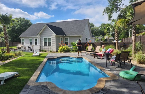 Myrtle Grove House | 1/2 Acre Fenced In Private Oasis