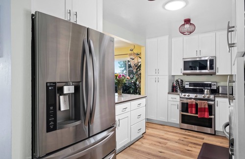 Del Mar House | 1/2 Block to the Del Mar beach, room for 10 with Central Air. Kid & Pet Friendly