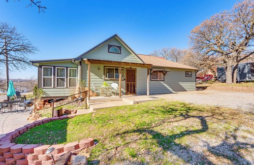 Medicine Park Cottage | 1/2 Mi to Lake Lawtonka: Mtn-view Haven!