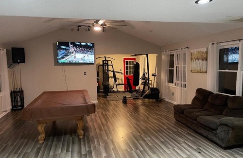 Atlanta House | 1.5 acre 5 BR Home 10 min from Buckhead!