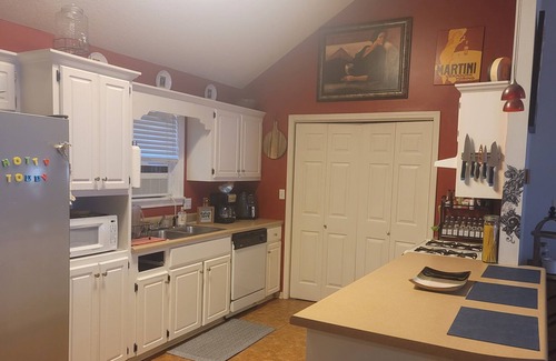 Oxford House | 1.5 mi to campus/2 mi to square. 2 bedroom/ 2 bath house with fenced in backyard