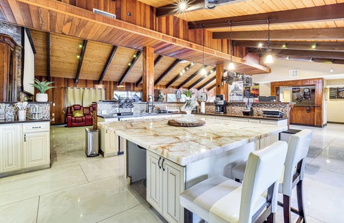 Las Vegas House | 1-Acre Las Vegas Getaway: Pool, Spa & Tennis Court