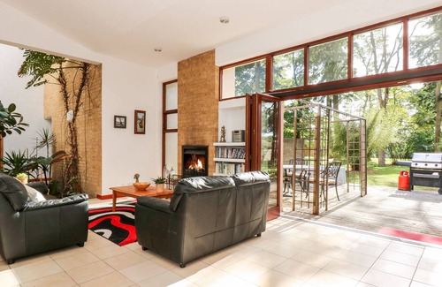 Thetford Cottage | 1 ALEUTIA GARDENS, family friendly, with hot tub in Thetford