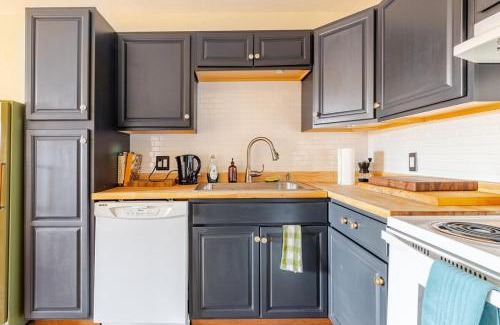 Gunbarrel Apartment | 1 BD Boulder Getaway - Pets Allowed with Full Amenities