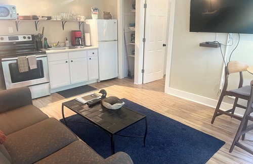 Union Pier House | 1 bed/1 bath, 1.5 blocks to beach/town, dog friendly