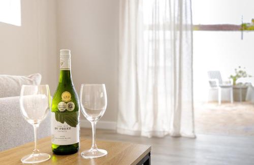 Scott Estate Apartment | 1 Bed 5 Min Walk to Beach With Private BBQ Courtyard