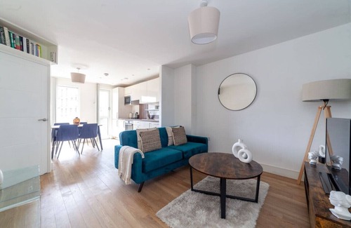 Bromley South Apartment | 1 Bed Apartment with Balcony in Bow