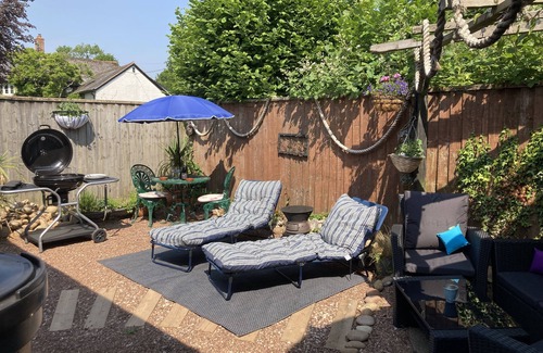 Ottery St Mary Cottage | 1 Bed Flat - Sleeps 4 - Garden - Parking - Wifi