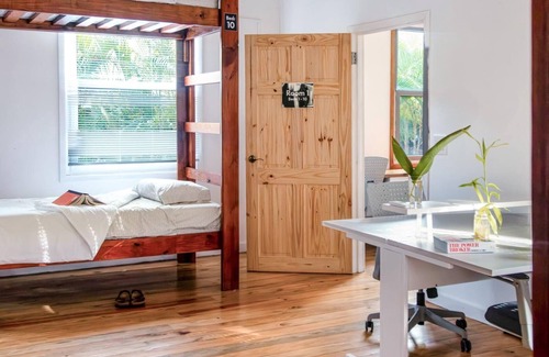 Crawfish Rock Hotel | 1 Bed in a Shared Hostel Room (Male #1)