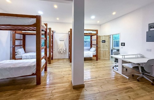 Crawfish Rock Hotel | 1 Bed in a Shared Hostel Room (Male #1)