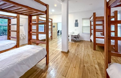 Crawfish Rock Hotel | 1 Bed in a Shared Hostel Room (Female #1)