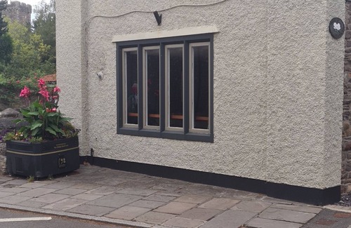 Caerleon Apartment | 1 Bed Loft - Sleeps 2 - Parking - Wifi