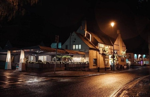 Caerleon Apartment | 1 Bed Loft - Sleeps 2 - Parking - Wifi