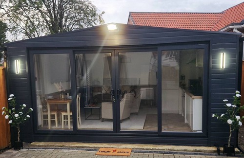 Newcastle-upon-Tyne Apartment | 1-Bed Studio with Parking, Ideal for Couples