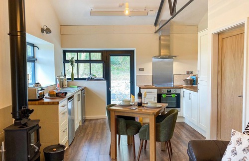 Stoke-on-Trent Cottage | 1 bedroom accommodation in Stockton Brook, near Leek