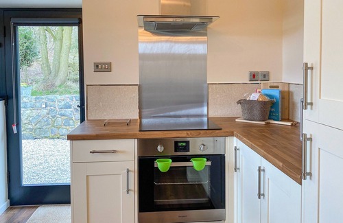 Stoke-on-Trent Cottage | 1 bedroom accommodation in Stockton Brook, near Leek