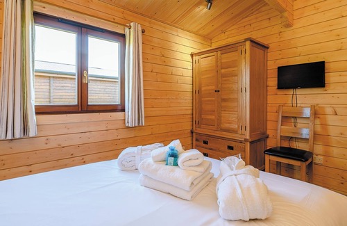 Wenhaston Cabin | 1 bedroom accommodation in Wenhaston, Halesworth