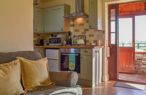 Kilnwick Cottage | 1 bedroom accommodation in Hempholme, near Brandesburton