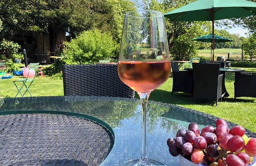 New Forest District Cottage | 1 bedroom accommodation in Damerham, near Fordingbridge