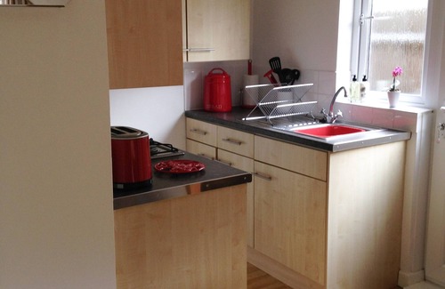 Netley Apartment | 1 Bedroom Apartment with private courtyard.